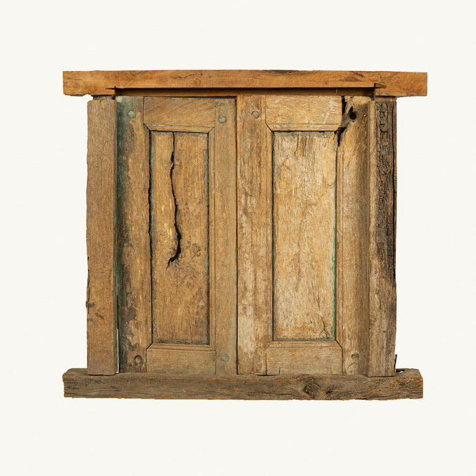 Excepcional ventanita de madera de mezquite de mediados del siglo XIX