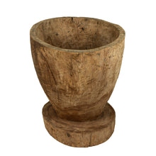 Cargar imagen en el visor de la Galería, Hermoso mortero de café hecho de madera, principios del siglo XX.
