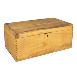 Baúl de madera de sabino encontrado en Oaxaca / Sur de México, finales del siglo XIX.