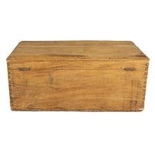 Cargar imagen en el visor de la Galería, Baúl de madera de sabino encontrado en Oaxaca / Sur de México, finales del siglo XIX.
