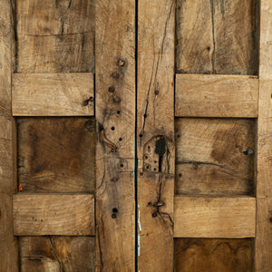 Par de puertas de madera de mezquite de mediados del S XIX encontradas en Zacatecas.