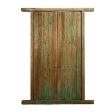 Cargar imagen en el visor de la Galería, Hermosa ventana de madera de pino encontrada en pequeño pueblo cerca de Paracho, Michoacán.
