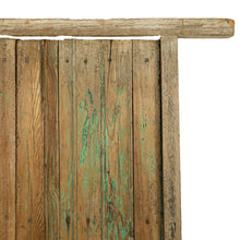 Cargar imagen en el visor de la Galería, Hermosa ventana de madera de pino encontrada en pequeño pueblo cerca de Paracho, Michoacán.
