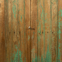 Cargar imagen en el visor de la Galería, Hermosa ventana de madera de pino encontrada en pequeño pueblo cerca de Paracho, Michoacán.
