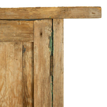 Cargar imagen en el visor de la Galería, Hermosa ventana de madera de pino encontrada en pequeño pueblo cerca de Paracho, Michoacán.
