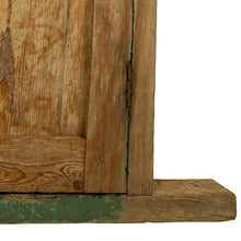Cargar imagen en el visor de la Galería, Hermosa ventana de madera de pino encontrada en pequeño pueblo cerca de Paracho, Michoacán.
