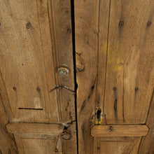 Cargar imagen en el visor de la Galería, Hermosa puerta de madera de mezquite del siglo XIX de Jalisco.
