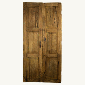 Increíble par de puertas de madera solida de mezquite, mediados del siglo XIX.