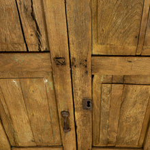 Cargar imagen en el visor de la Galería, Increíble par de puertas de madera solida de mezquite, mediados del siglo XIX.
