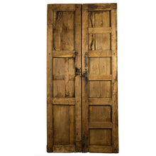 Cargar imagen en el visor de la Galería, Increíble par de puertas de madera solida de mezquite, mediados del siglo XIX.
