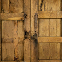 Cargar imagen en el visor de la Galería, Increíble par de puertas de madera solida de mezquite, mediados del siglo XIX.

