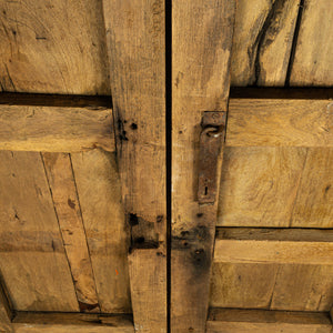 Increíble par de puertas de madera solida de mezquite, mediados del siglo XIX.