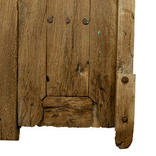 Cargar imagen en el visor de la Galería, Excepcional puerta de madera de mezquite con clavos de forja de medidados del siglo XIX.
